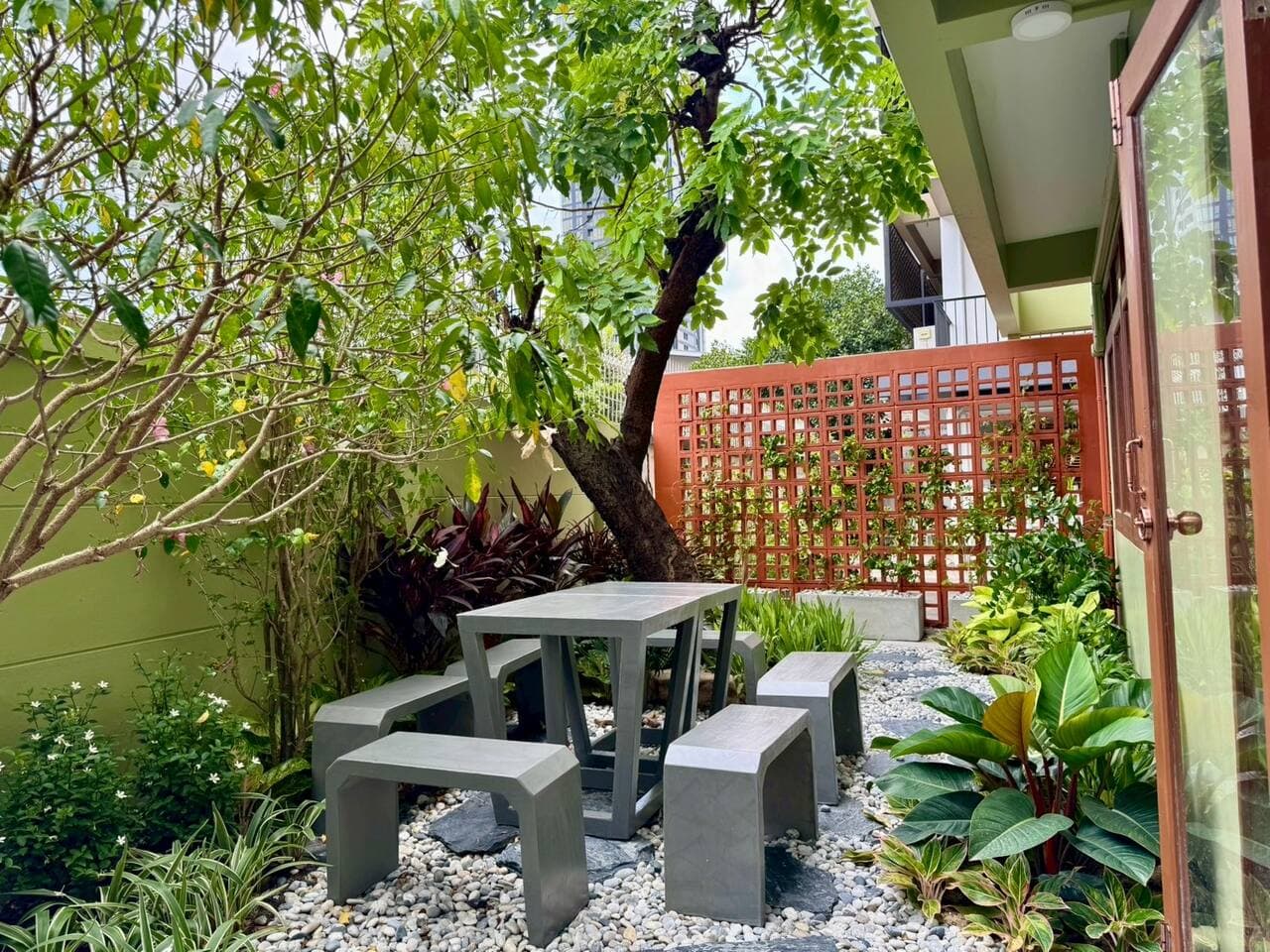B8 Thonglor — photo 5
