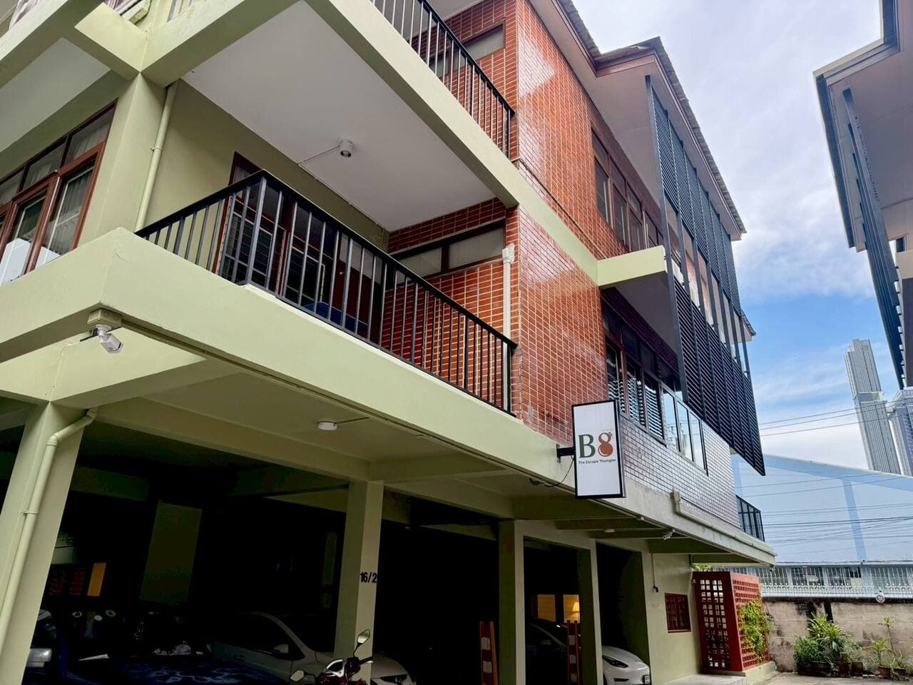 B8 Thonglor — photo 7