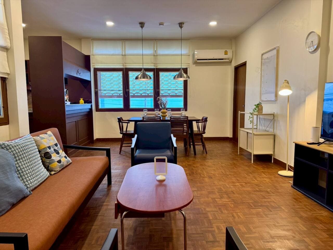 B8 Thonglor — photo 4