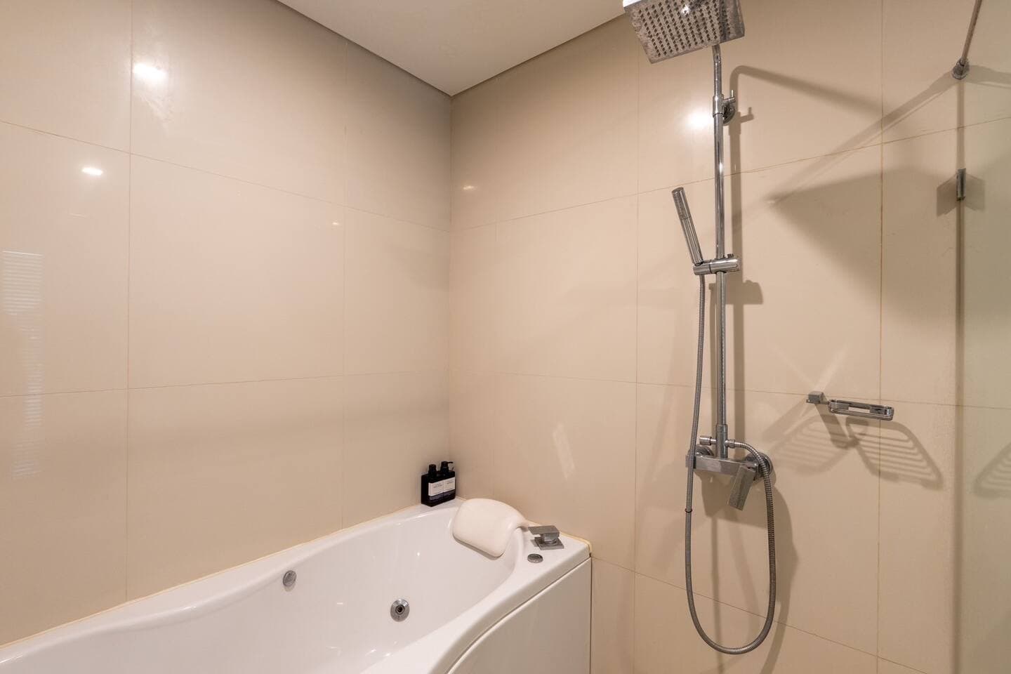 Ivy Thonglor Co-property F6 — photo 31