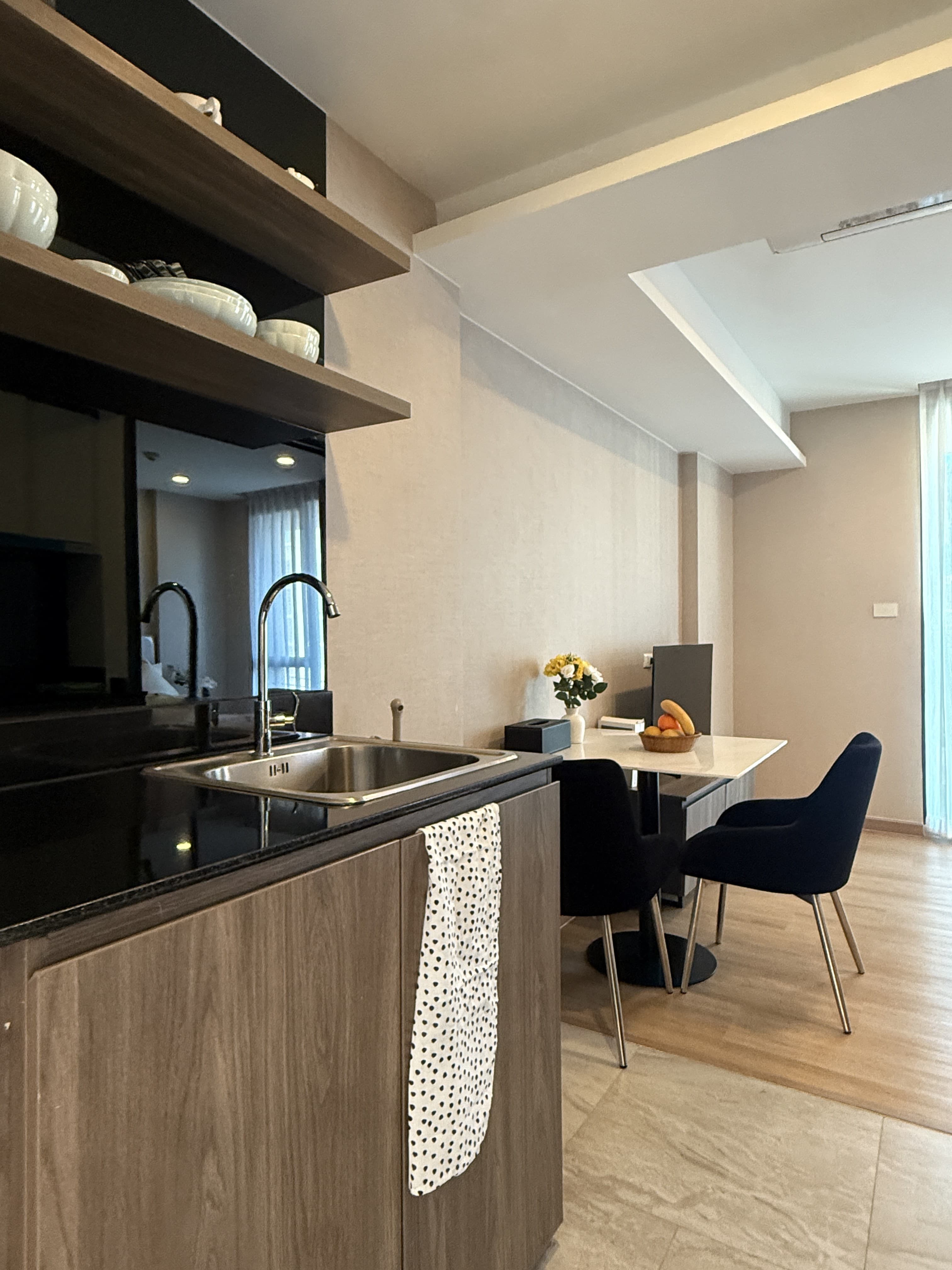 Lloyd Soonvijai Thonglor — photo 2