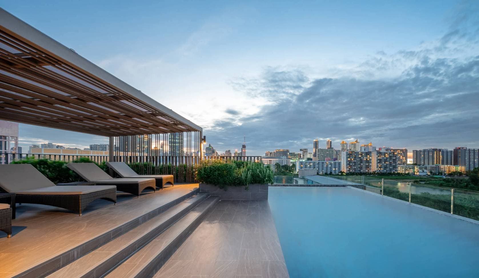 Lloyd Soonvijai Thonglor — photo 10