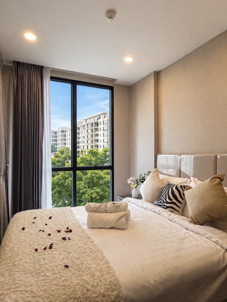 Lloyd Soonvijai Thonglor — photo 28