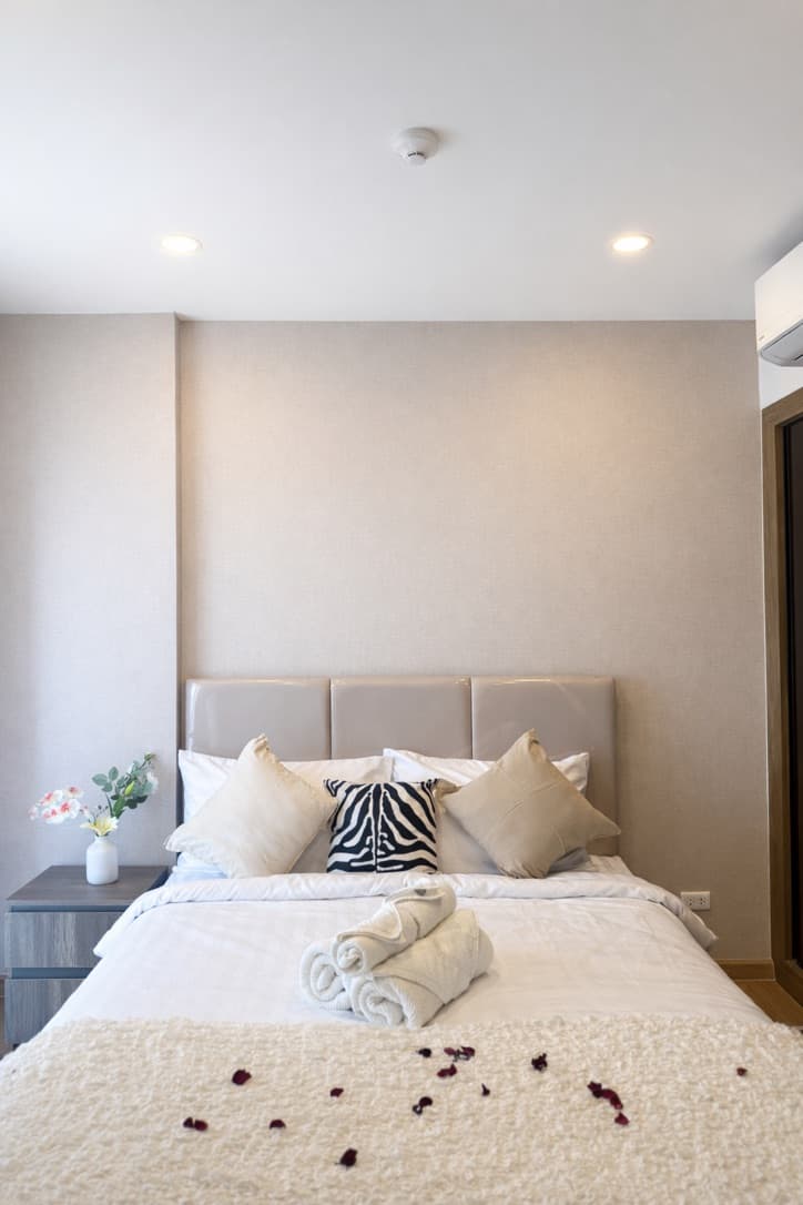 Lloyd Soonvijai Thonglor — photo 30