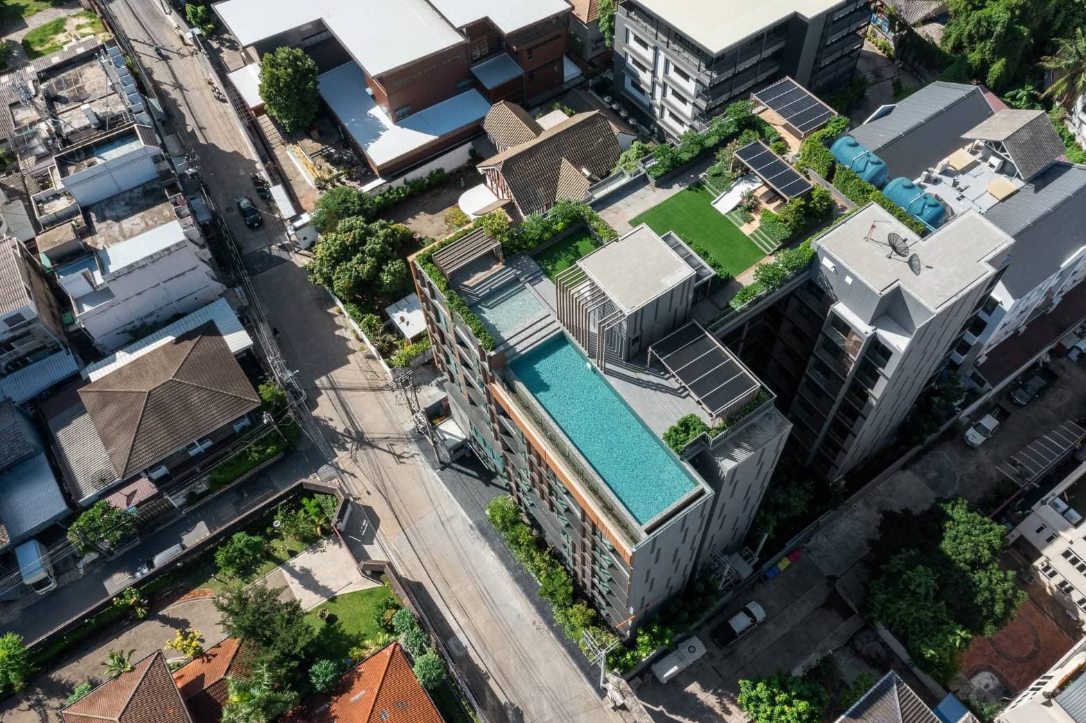 Lloyd Soonvijai Thonglor — photo 13