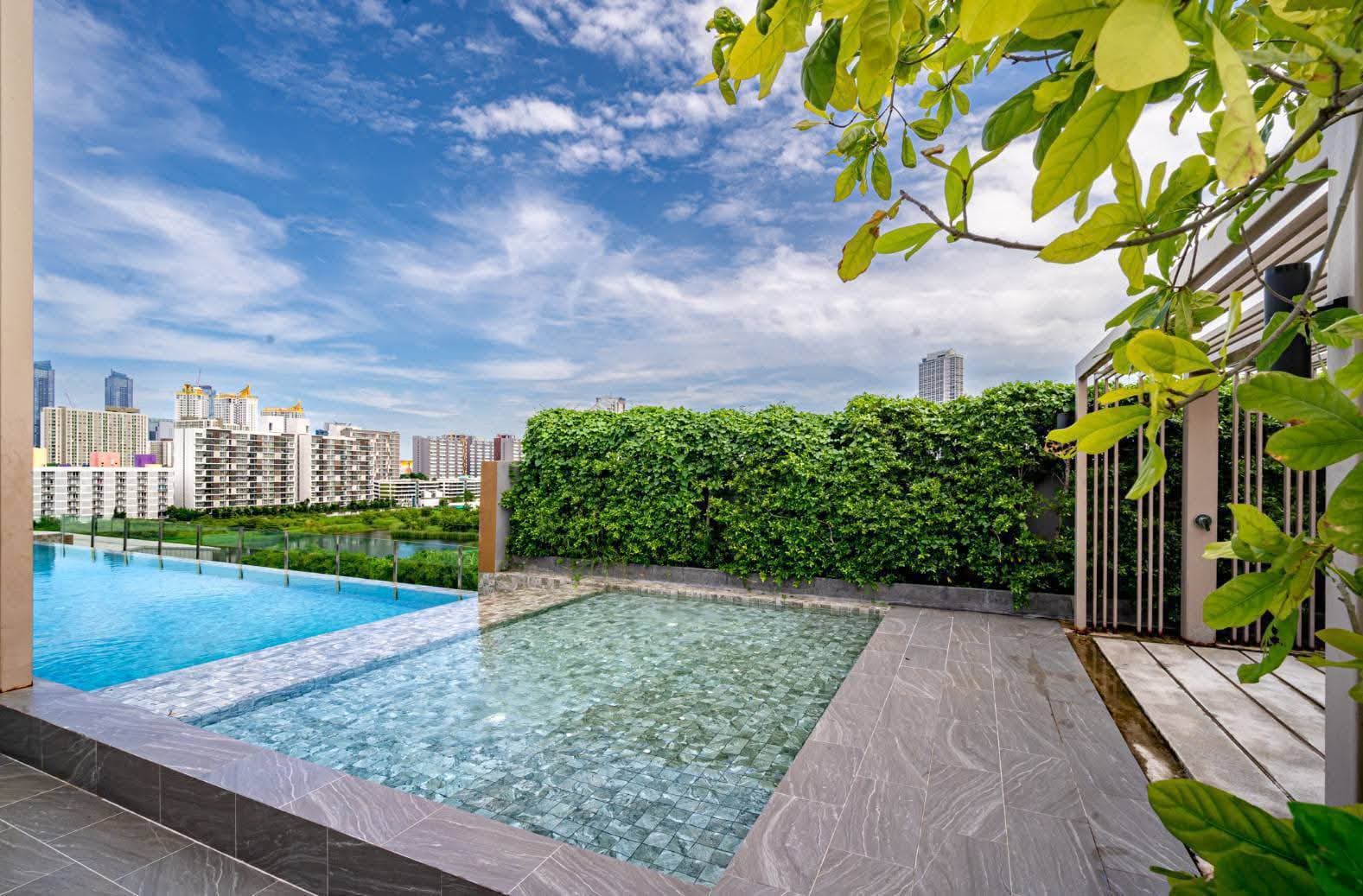 Lloyd Soonvijai Thonglor — photo 22