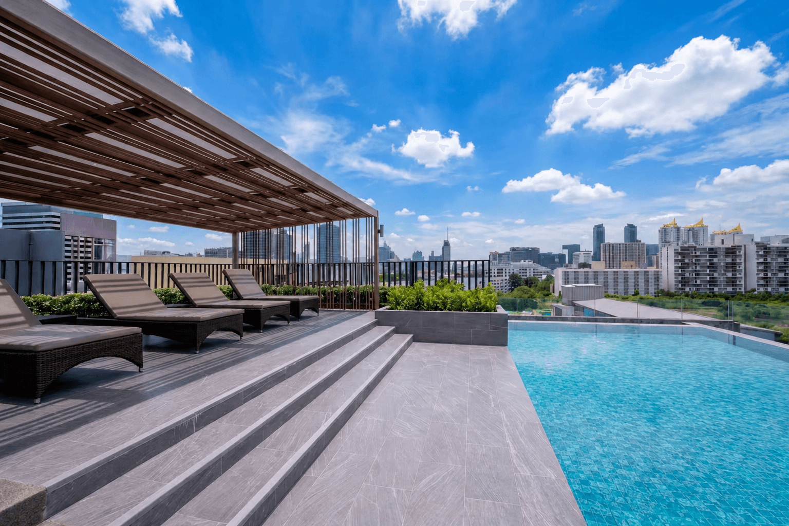 Lloyd Soonvijai Thonglor — photo 22