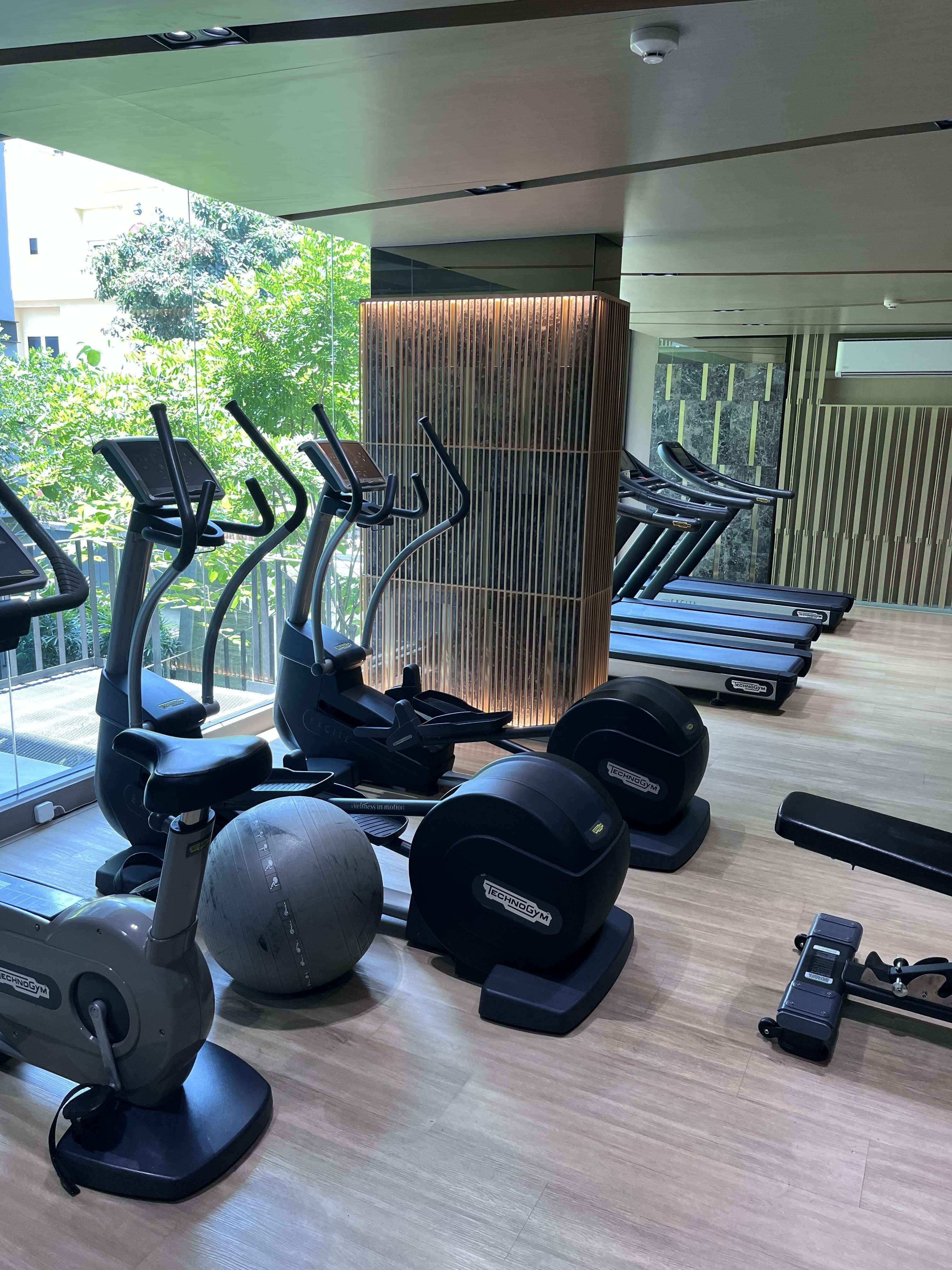 Lloyd Soonvijai Thonglor — photo 42