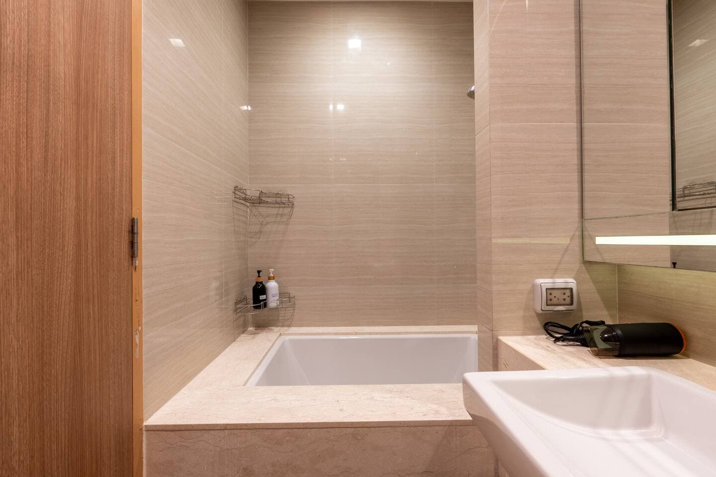 Low-rise Condo, Soi Sukhumvit 33 (near BTS Phrom Phong / EmQuartier) — photo 4